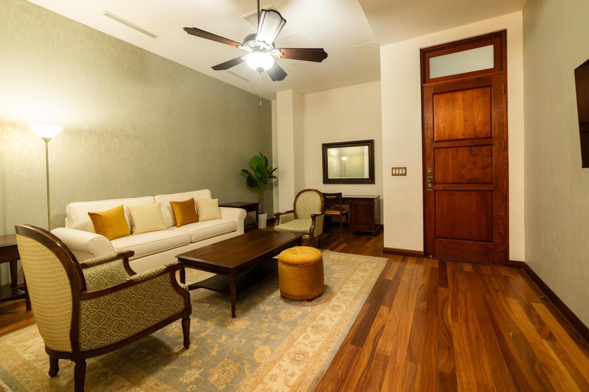Hotel Plaza Herrera Panama City Exterior photo
